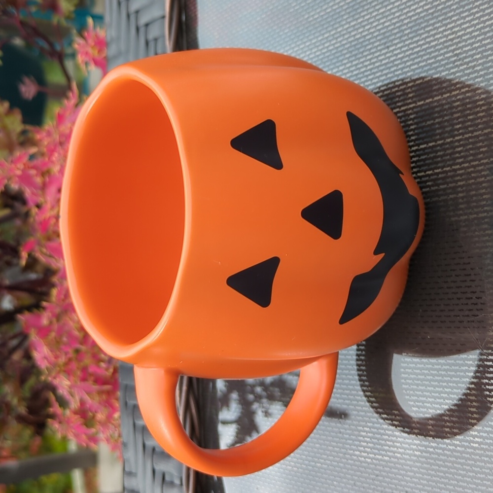 Tim Hortons HTF 2023 Halloween Pumpkin Colour Changing Ceramic Mug Collector Cup
